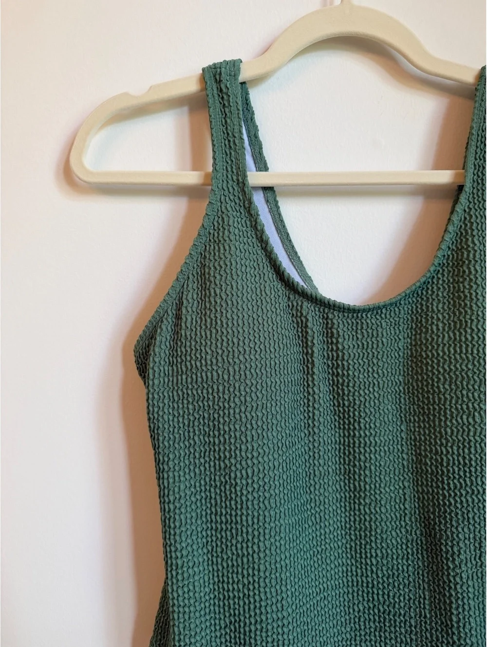 Crinkle Textured 1 pc Swimsuit Women size Small Green Slimming Padded